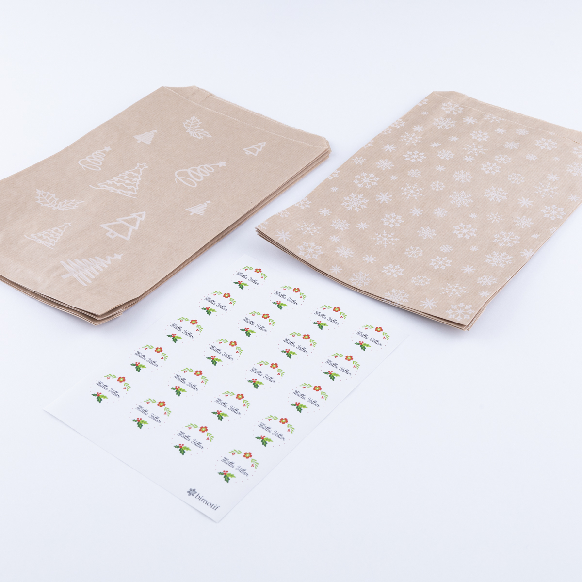 20 Adet Çam Ve Kar Desenli Kese Kağıdı (18x30 Cm ) Ve Çiçekli Mutlu Yıllar Stickerdan Oluşan Set