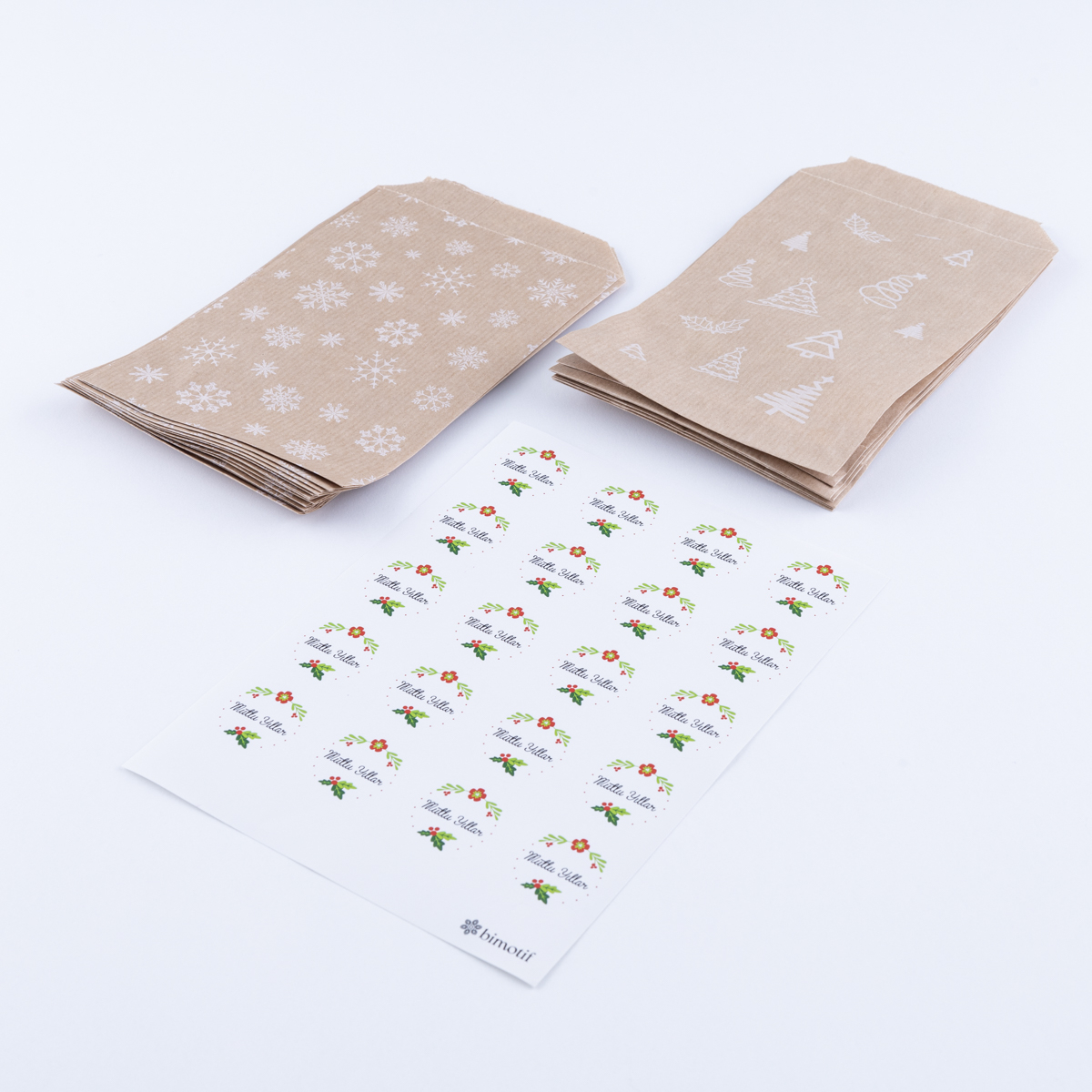 20 Adet Çam Ve Kar Desenli Kese Kağıdı (11x20 Cm ) Ve Çiçekli Mutlu Yıllar Stickerdan Oluşan Set