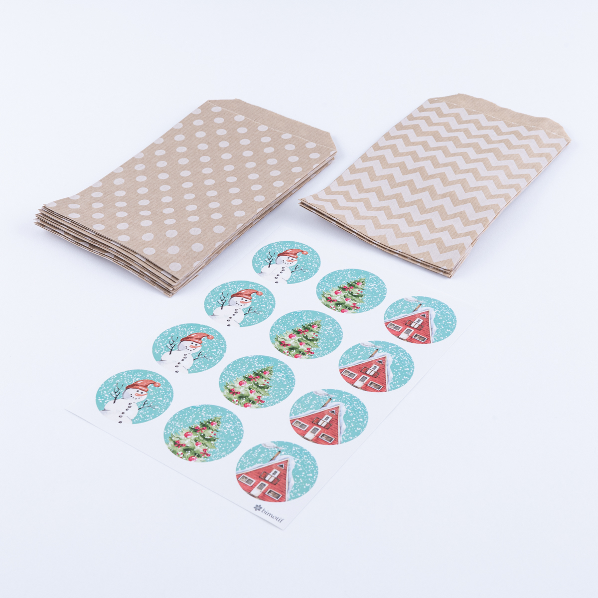 20 Adet Puantiye Ve Zikzak Desenli Kese Kağıdı (11x20 Cm ) Ve Çiçekli Yılbaşı Şekilli Stickerdan Oluşan Set