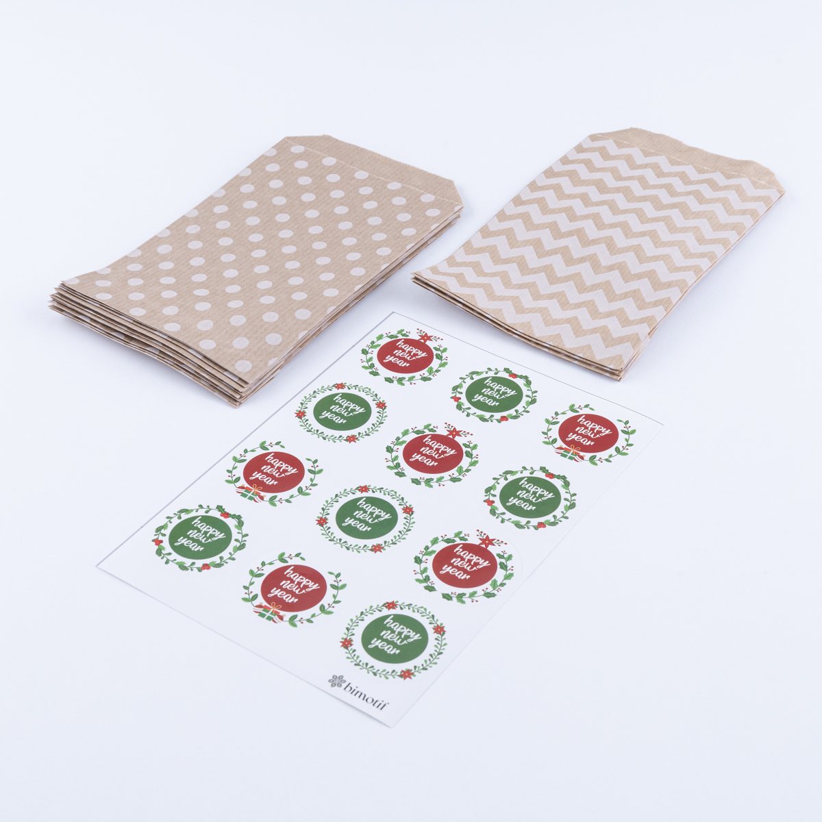 20 Adet Puantiye Ve Zikzak Desenli Kese Kağıdı (11x20 Cm ) Ve Happy New Year Stickerdan Oluşan Set