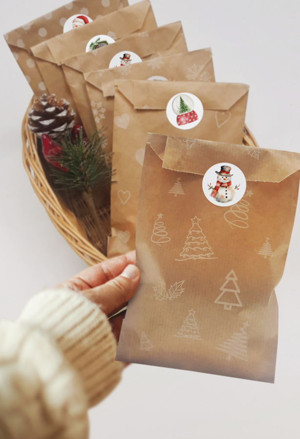 20 adet desenli kese kağıtları, hediye paketleri (11x20 cm ) ve 35 adet sticker - 1