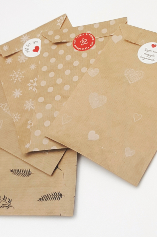 20 adet karışık (Kar, Kalp, Yaprak vb.) kese kağıdı, hediye paketi (11x20 cm ) ve Sticker seti - Bimotif (1)