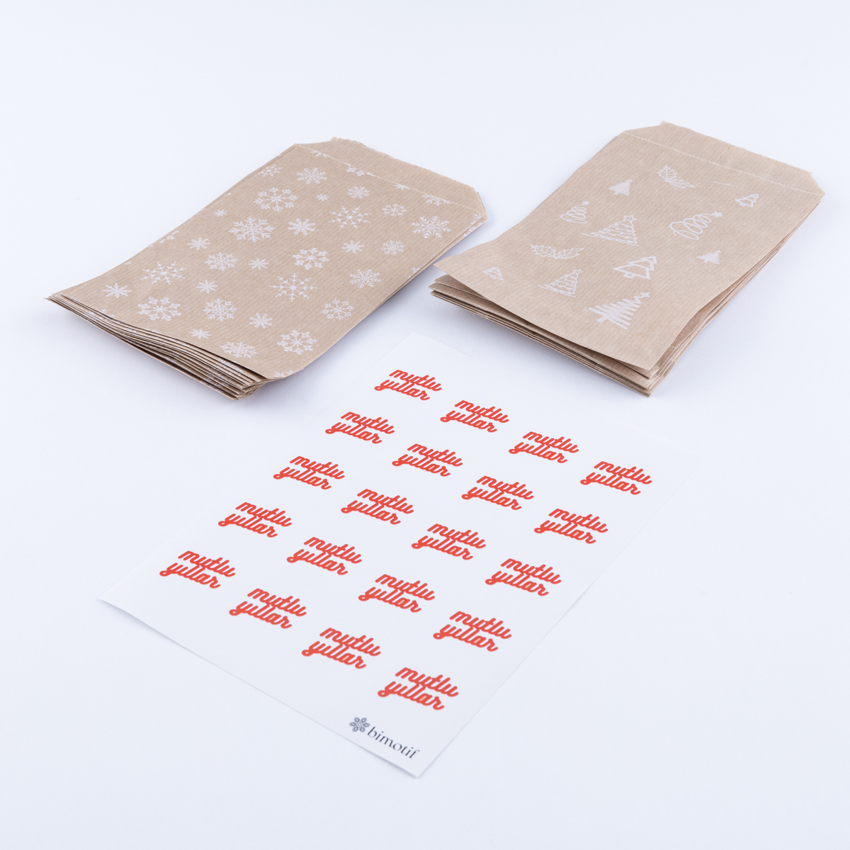 20 Adet Çam Ve Kar Desenli Kese Kağıdı (11x20 Cm ) Ve Mutlu Yıllar Stickerdan Oluşan Set