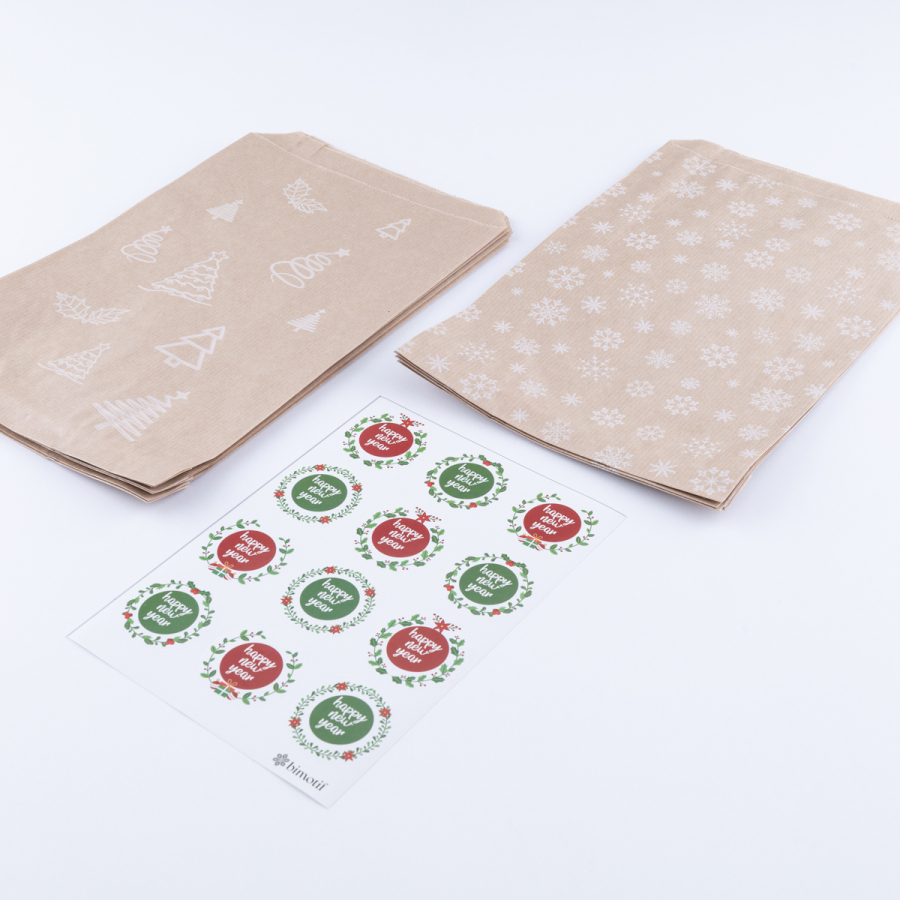 20 adet çam ve kar desenli kese kağıdı (18x30 cm ) ve happy new year stickerdan oluşan set - 1