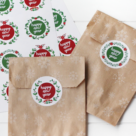 20 adet çam ve kar desenli kese kağıdı (18x30 cm ) ve happy new year stickerdan oluşan set - 4