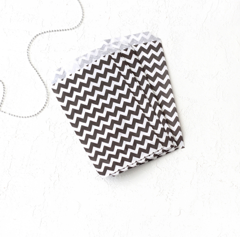 20 adet siyah zikzak desenli kese kağıdı, hediye paketi (11x20 cm ) ve 35 adet sticker - Bimotif (1)