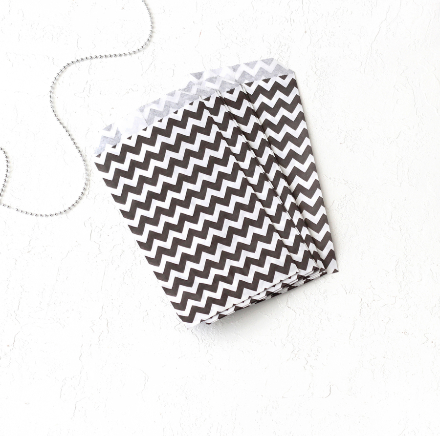 20 adet siyah zikzak desenli kese kağıdı, hediye paketi (11x20 cm ) ve 35 adet sticker - 2