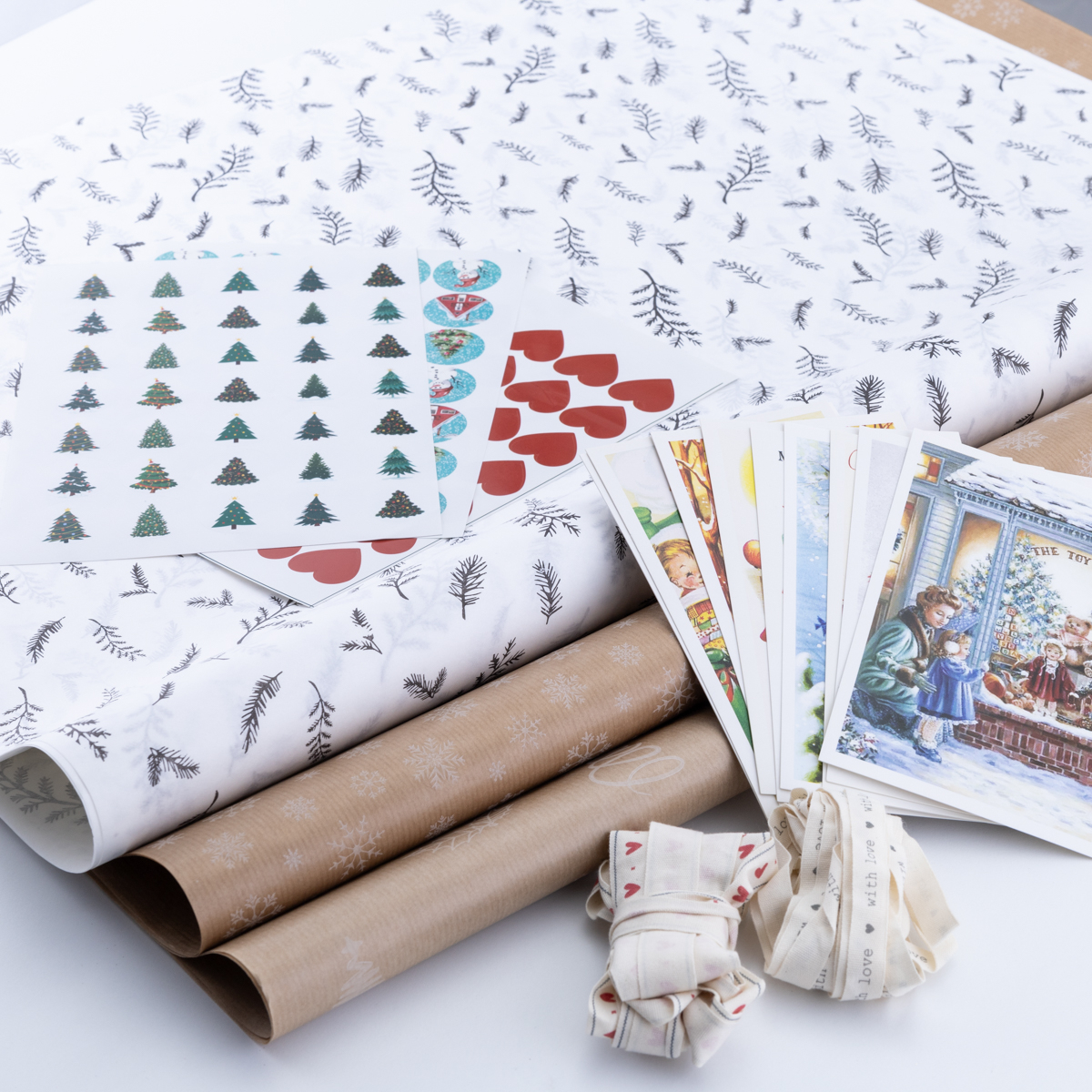 30 Parça Yılbaşı Süsü Ve Hediye Sepeti (kartpostallar, Paket Kağıtları, Stickerlar, Pamuk Şeritler)
