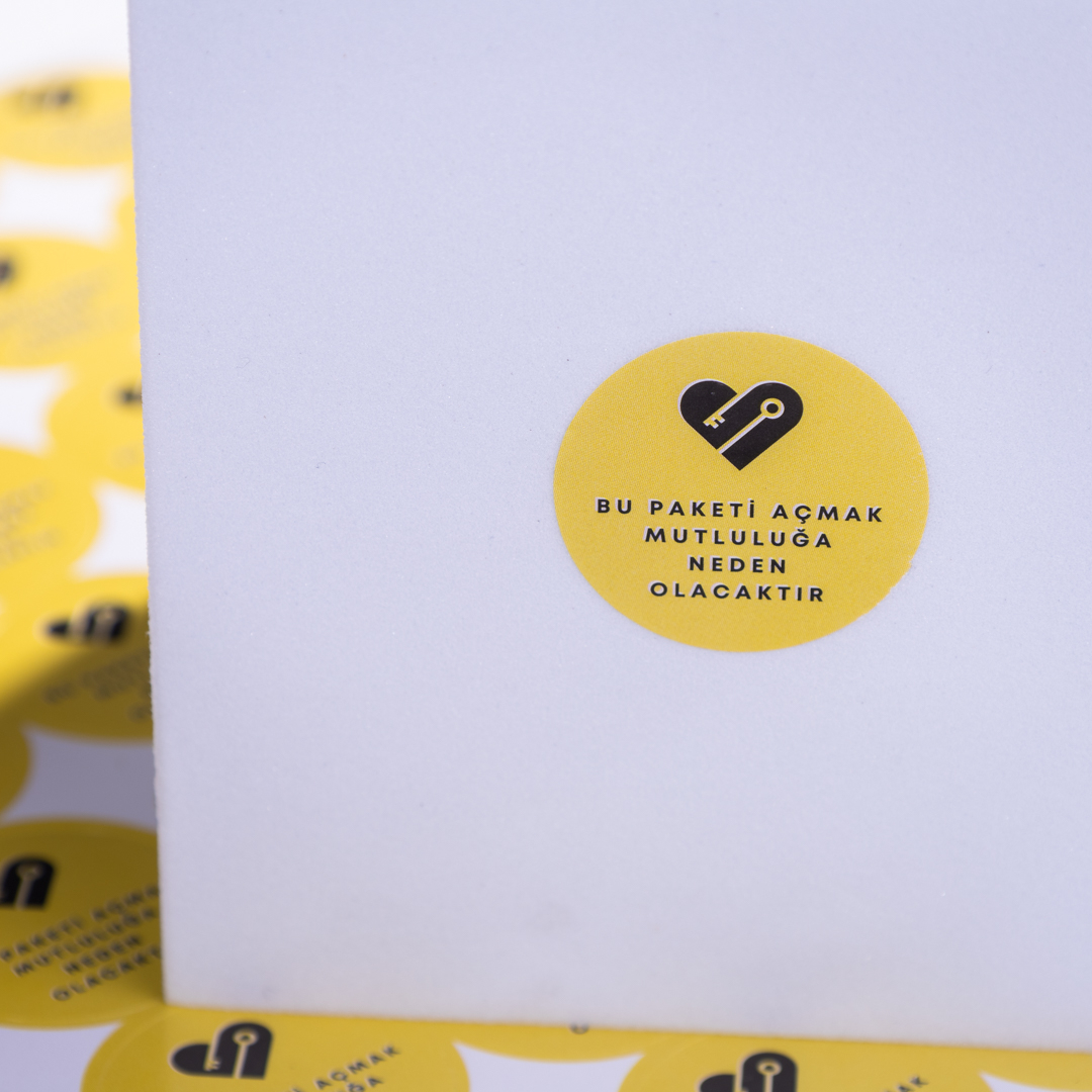 Bu Paketi Açmak Mutluluğa Neden Olacaktır, Yazılı Sticker Seti, 525 Adet