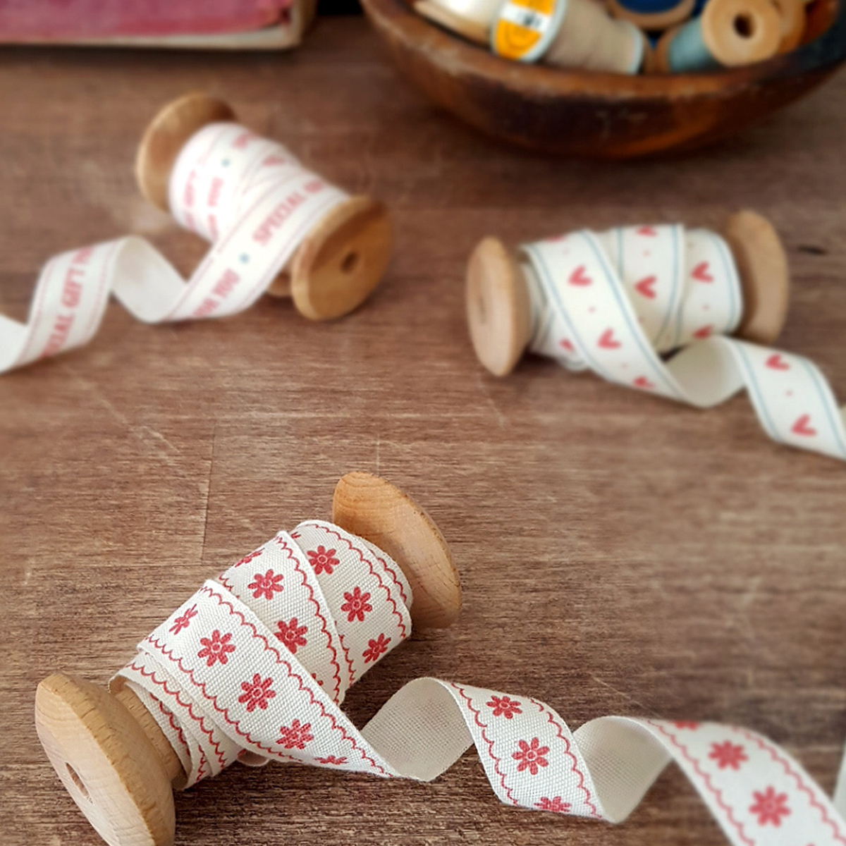 Çiçek Desenli Pamuk Şerit, 1,5 Cm / 20 Metre
