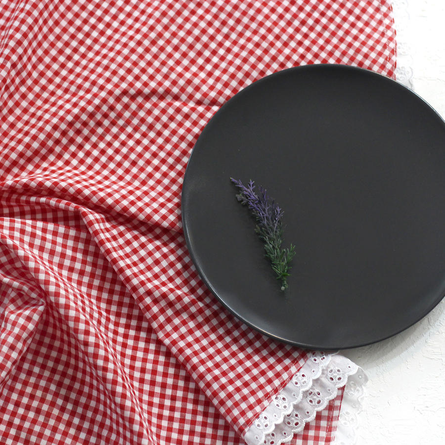 Kırmızı kareli kumaş, kenarı fistolu yuvarlak masa örtüsü / 150 cm - 1
