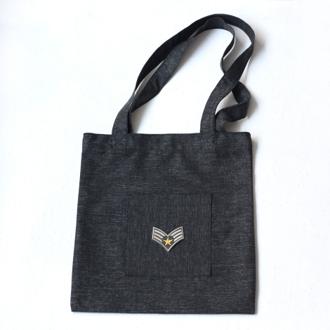 Military arrow, siyah poly-keten kumaş çanta, 35x40 cm - Bimotif