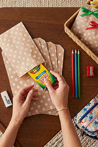 Okula Dönüş Öğrenci Hediye Paketi Seti (20 adet Kağıt Çanta + 20 adet Kese Kağıdı + 30 adet Sticker) - Bimotif (1)