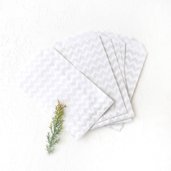 Zigzag patterned 25 paper bags, white-silver, 11x20 cm - Bimotif