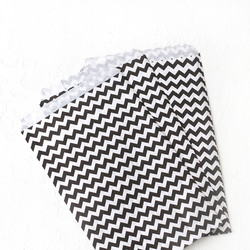 Zigzag patterned 25 paper bags, white-black, 18x30 cm - Bimotif