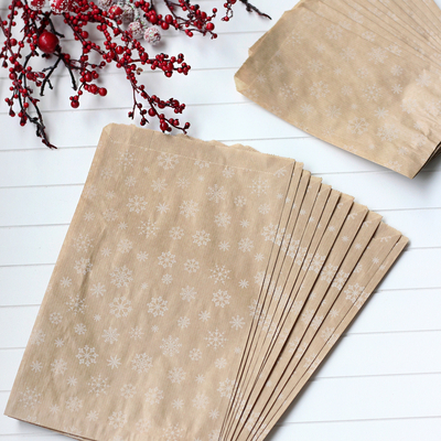 50 kraft paper bags with snow pattern, 18x30 cm - 1
