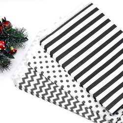 50 paper bags with line pattern, white-black, 18x30 cm - Bimotif (1)