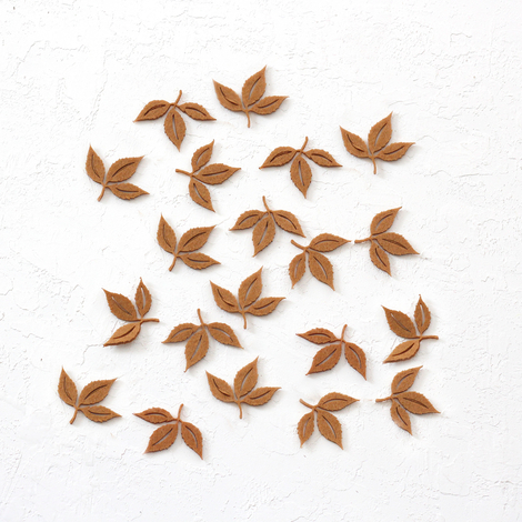Felt autumn leaves, light brown / 20 pcs - Bimotif