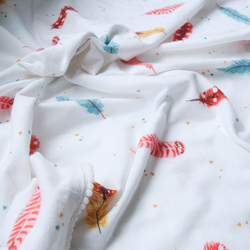 Flannel baby blanket with feather pattern, 110x110 cm / Red - Bimotif (1)