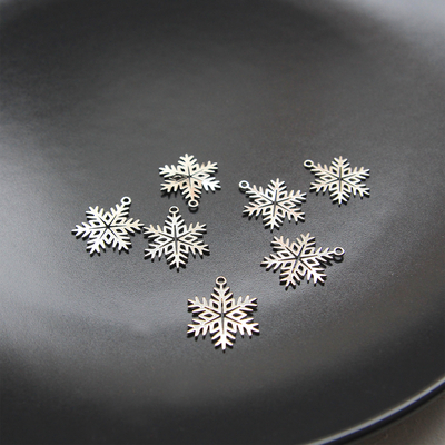Silver jewellery, accessories in the form of snowflakes - 1