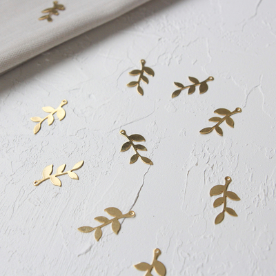 Gold jewellery material in leaf shape, accessory / 2.5 cm - 1