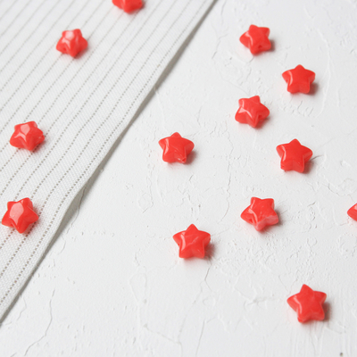 Star-shaped red plastic beads, 10 pcs - 1