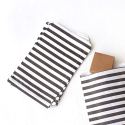 Patterned paper bag, white-black / Striped (18x30 - 10 pcs) - Bimotif (1)