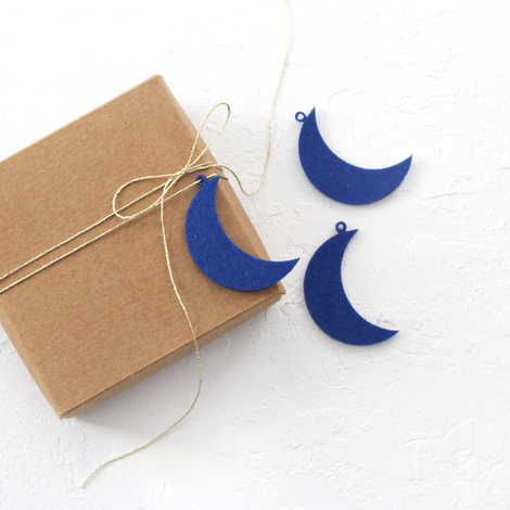 Felt moon ornament / 10 pcs / Midnight Blue - Bimotif