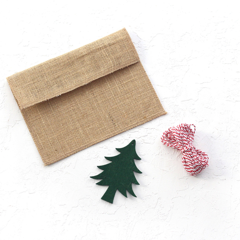 Jute envelope with felt motifs (14x19 cm), green pine / 5 pcs - 3