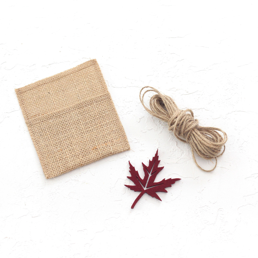 Small jute envelope with felt leaves, 7x10 cm / Burgundy (5 pcs) - 3