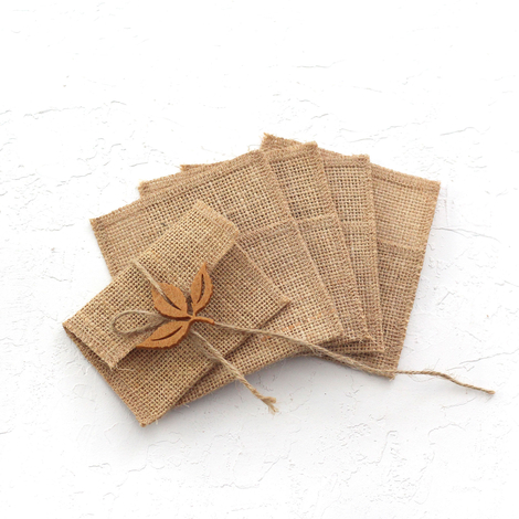 Small jute envelope with felt leaves, 7x10 cm / Light Brown (5 pcs) - Bimotif (1)