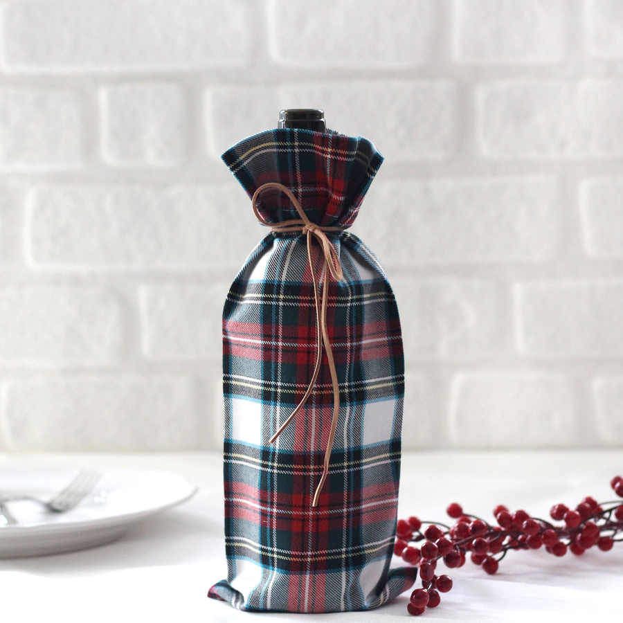 Red-green-white plaid wine bottle cover / 14x34 cm - 1