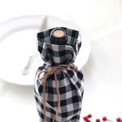 Black checked woven fabric wine bottle cover / 14x34 cm - 2