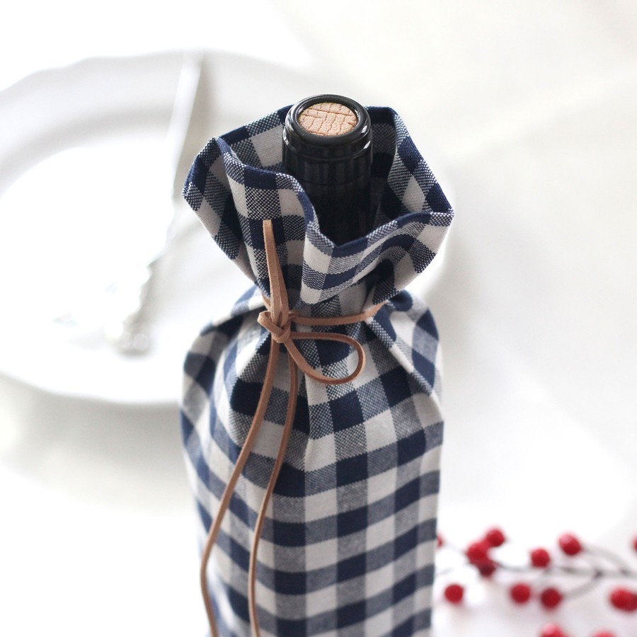 Navy blue checked woven fabric wine bottle cover / 14x34 cm - 2