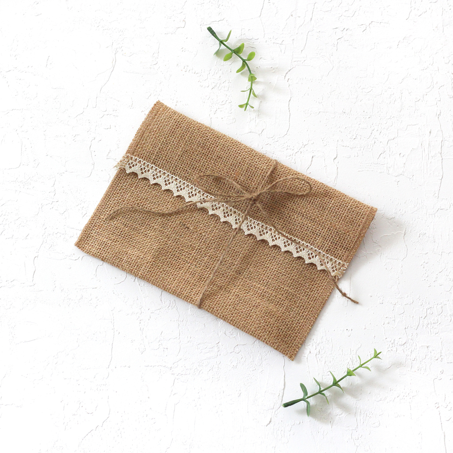 Jute envelope with lace ribbon, 14x19 cm / 2 pcs - 1