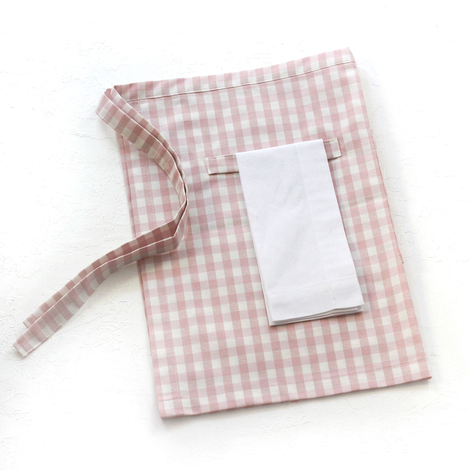 Powder color and white checkered kitchen apron, 50x70 cm - Bimotif (1)