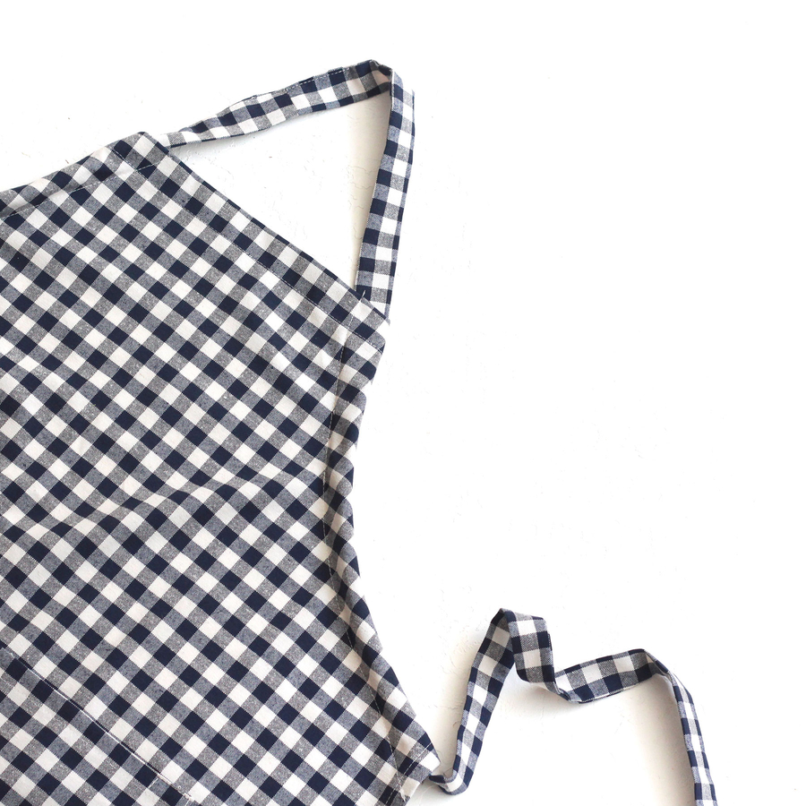 Lace-up, navy blue and white checkered woven fabric kitchen apron / 90x70 cm - 2