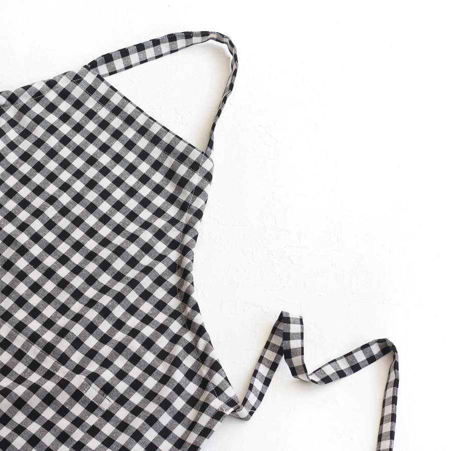 Black and white checkered woven fabric kitchen apron with ties / 90x70 cm - 2
