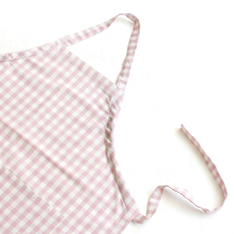 Powder color and white checkered woven fabric kitchen apron with ties / 90x70 cm - Bimotif (1)