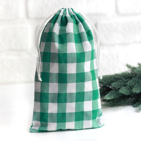Christmas gift bag in green checked fabric with drawstring closure, 15x25 cm / 6 pcs - Bimotif
