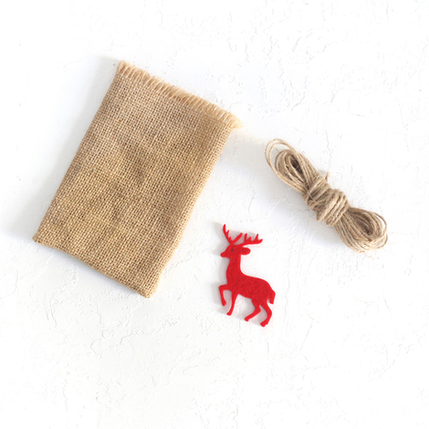 Tasselled jute pouch with felt deer, 10x15 cm / Red (2 pcs) - 2