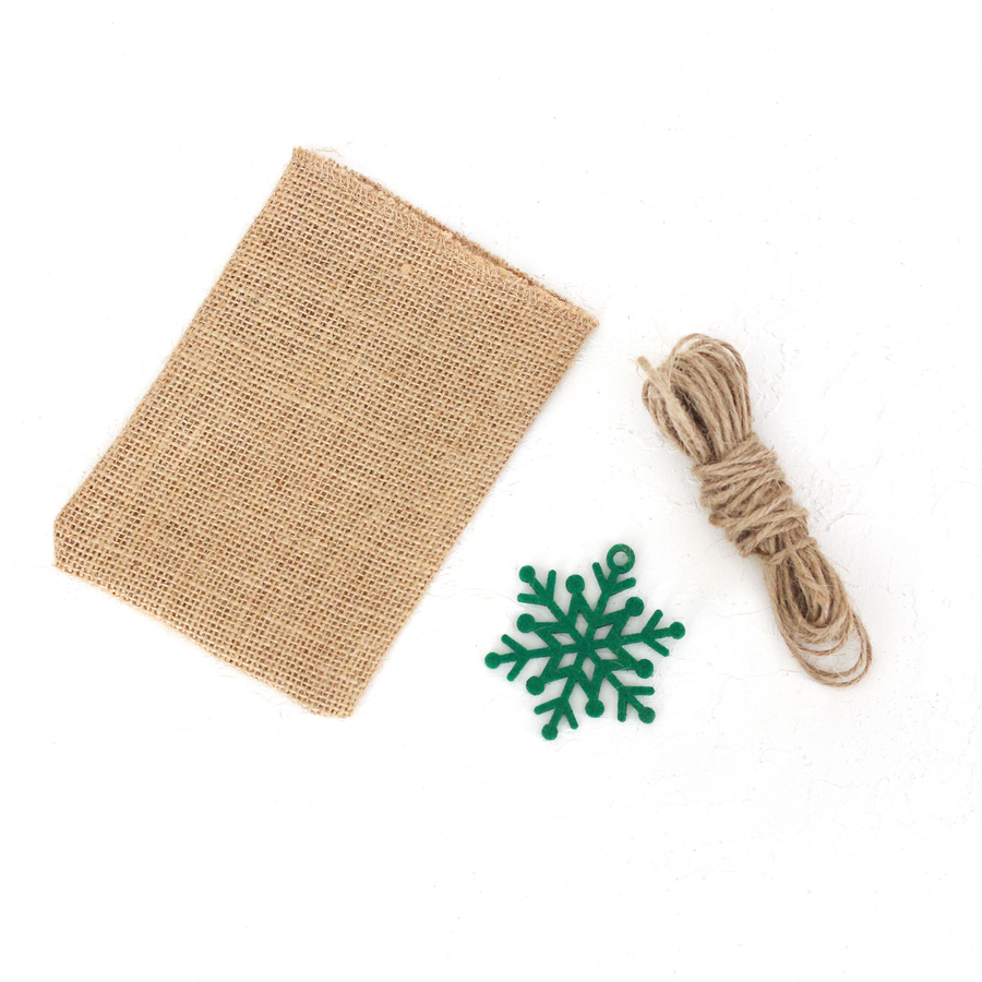 Felt snowflake decorated flat jute pouch, 10x15 cm / Green (2 pcs) - 2