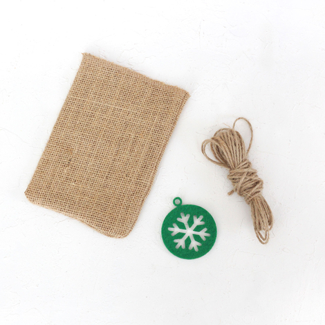 Round felt snowflake decorated flat jute pouch, 10x15 cm / Green (2 pcs) - 2