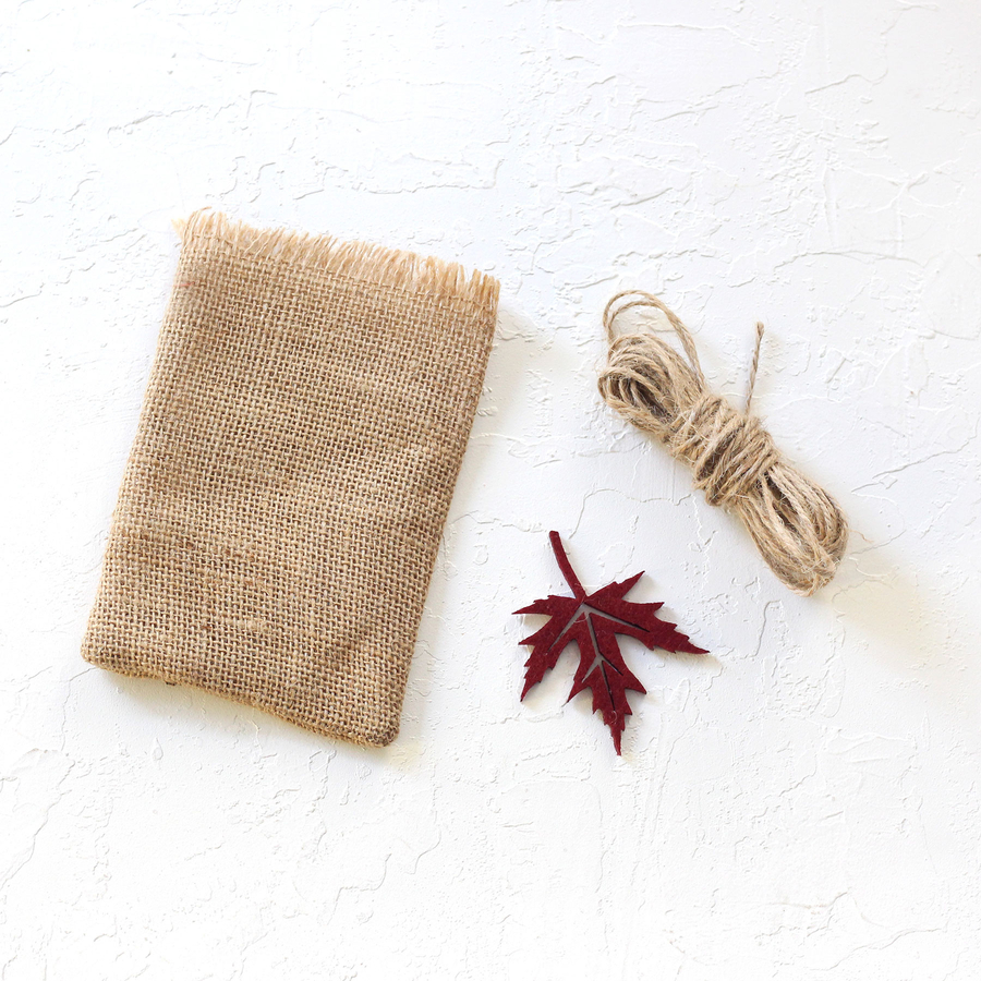 Jute pouch with felt leaf tassels, 10x15 cm / Burgundy (2 pcs) - 2