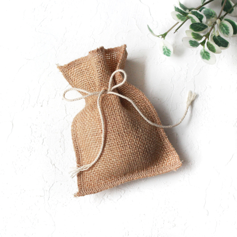 Overlocked jute pouch with twist drawstring, 10x15 cm / 5 pcs - 2