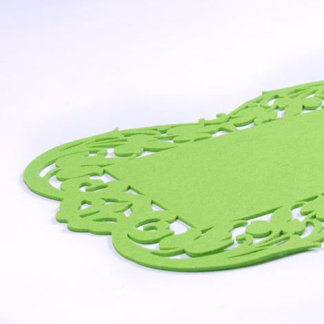 Light green felt Placemat - flower - 27x44 cm / 1 piece - Bimotif (1)