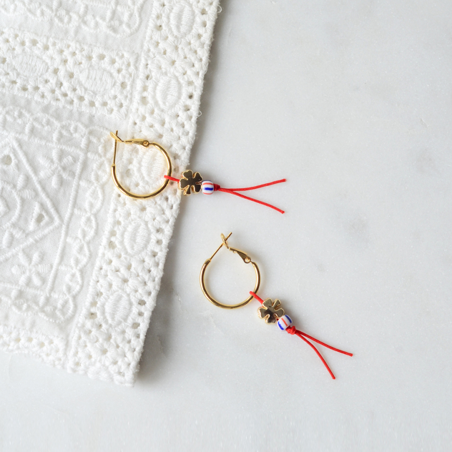 Gold-plated hoop earrings with striped beads and red thread with clover - 1