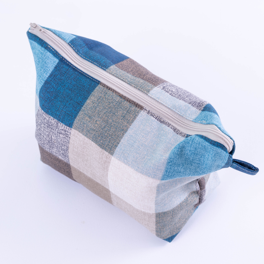 Large checkered blue and brown coloured make-up bag in water and stain resistant Duck fabric - 3