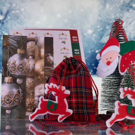 44 pcs Christmas set with miniature pine tree, felt ornaments and dog-themed postcard / 20 pcs - Bimotif (1)