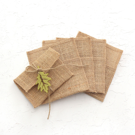 Small jute envelope with felt leaves, 7x10 cm / Green (20 pcs) - Bimotif
